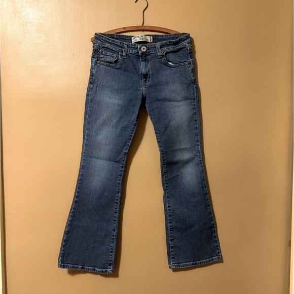 Jeans Levi's Low Boot Cut – Taille 7 – Denim Bleu Foncé – Légèrement Extensible – Occasion